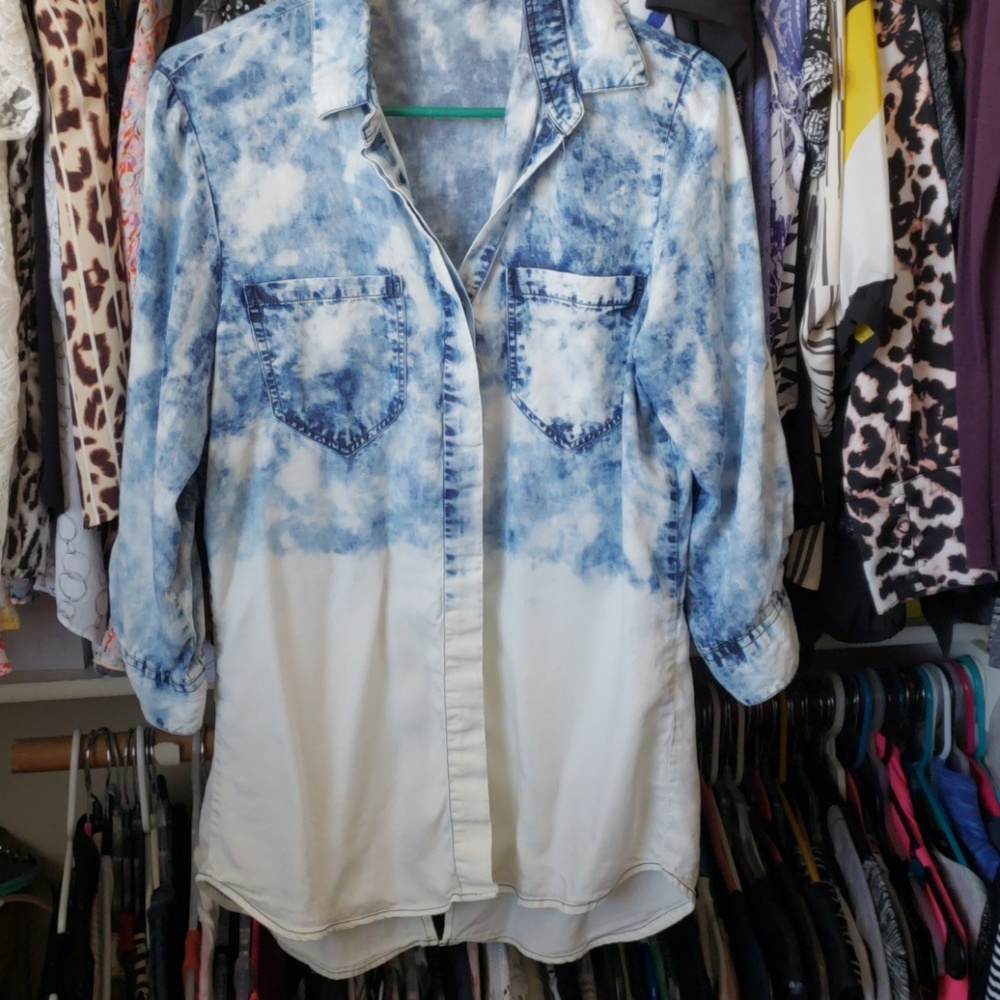ACID WASH BUTTON UP